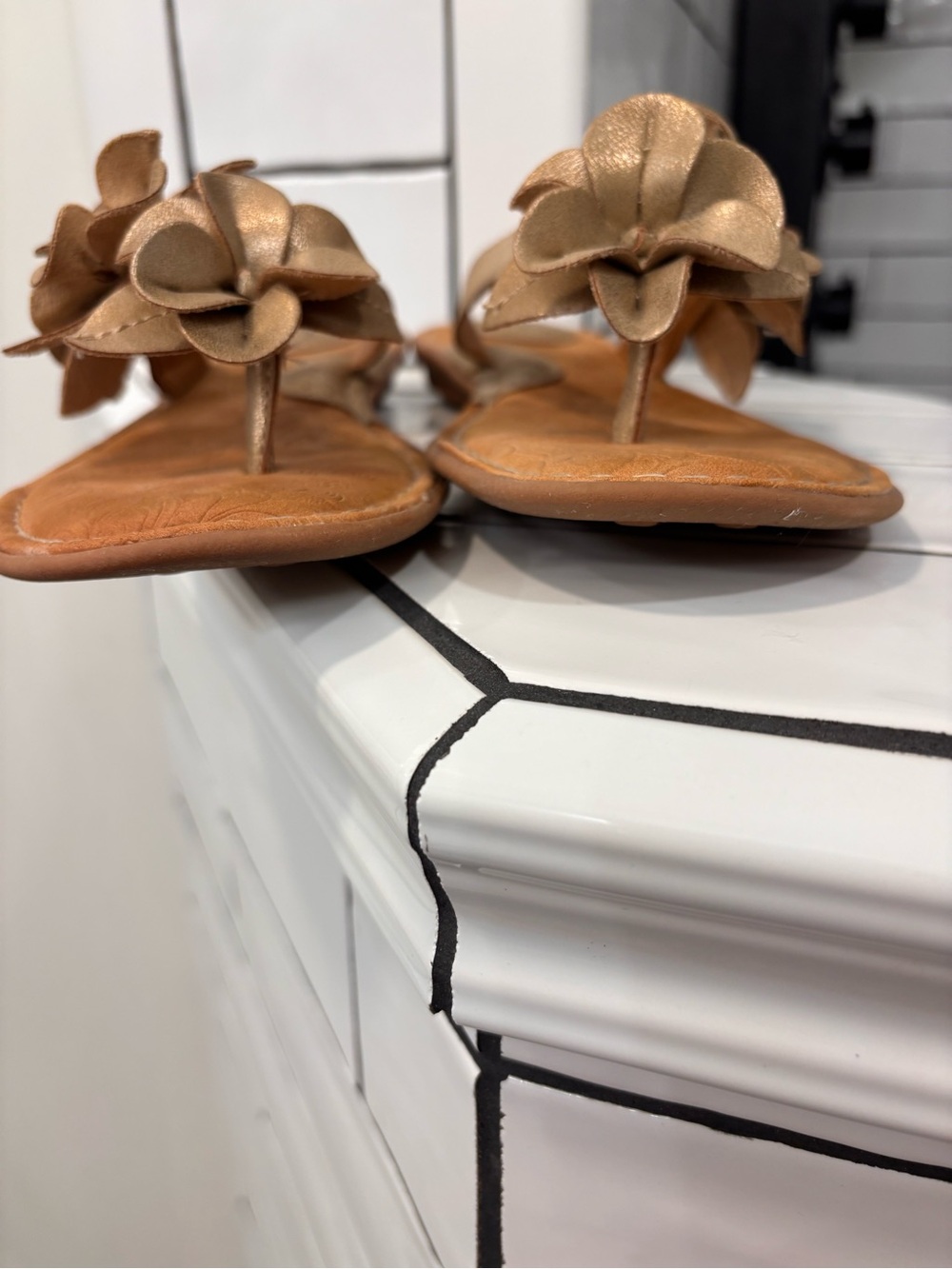 b.o.c. Metallic Gold Floral Thong Sandals - Picture 4 of 7